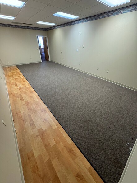 More Photos Of 1239 E 4th Street Rd, Seymour Office For Lease