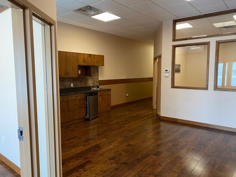 More Photos Of 2951 Ellwood Dr, Edmonton Storefront Retail Office For Lease