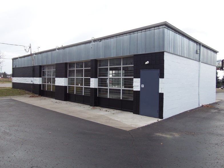More Photos Of 45402 Woodward Ave, Pontiac Light Manufacturing For Lease