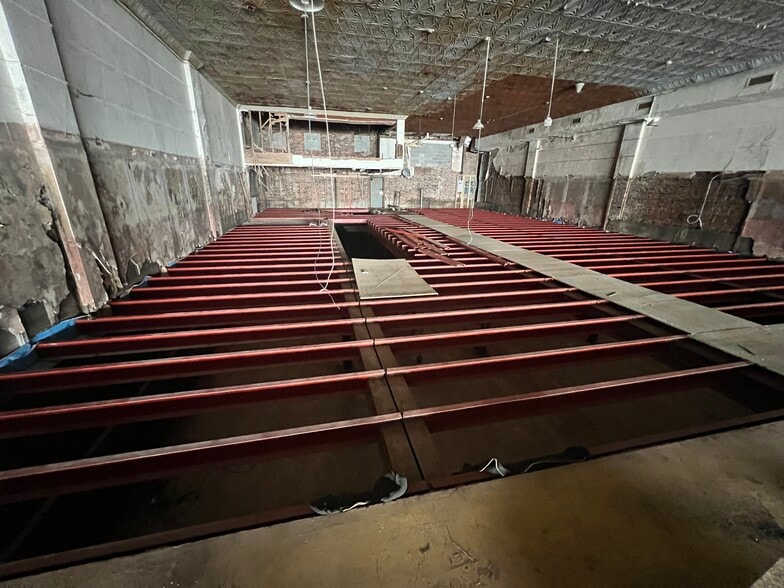 More Photos Of 1427 Hull St, Richmond Storefront For Sale