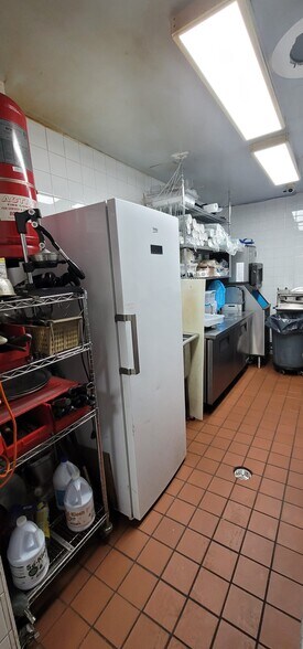 More Photos Of 3602 30th Ave, Astoria Restaurant For Lease