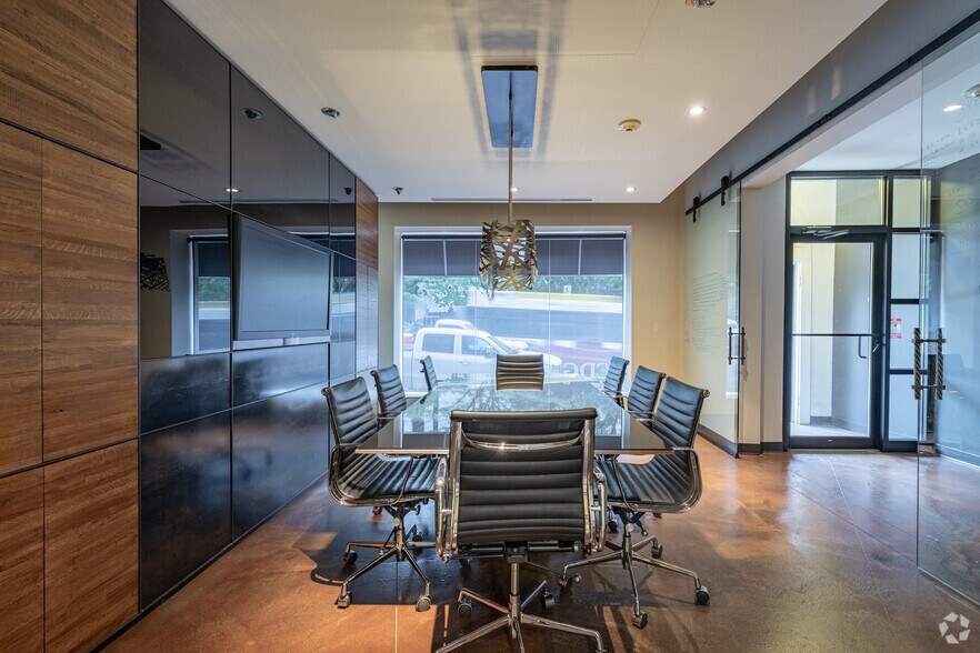 More Photos Of 419 N Charles St, Baltimore Office For Sale