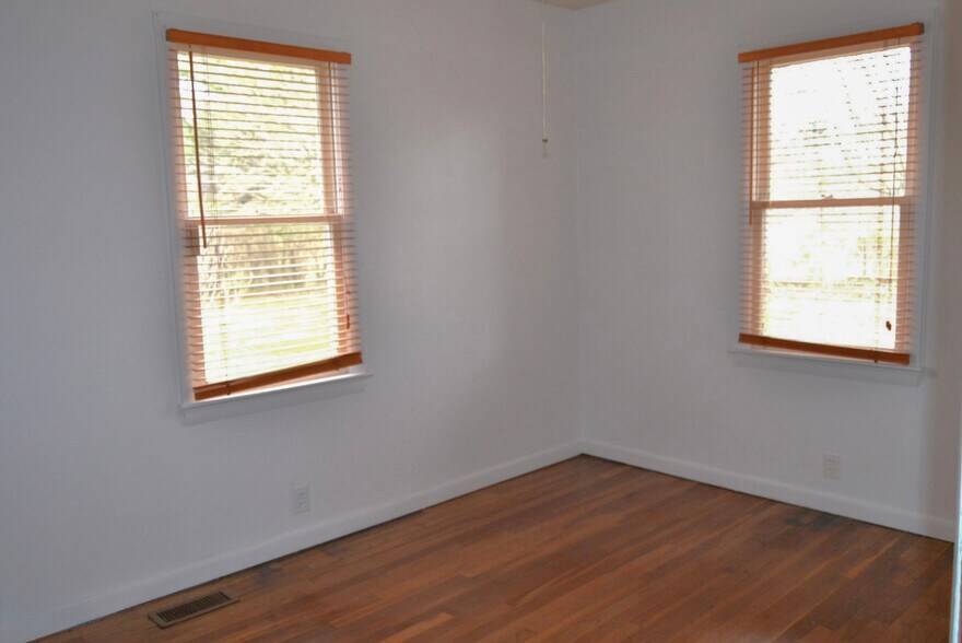 More Photos Of 2650 Cook Rd, Crossville Office For Sale