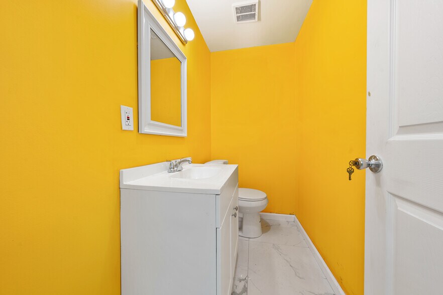 More Photos Of 2815 Montauk Hwy, Brookhaven General Retail For Sale