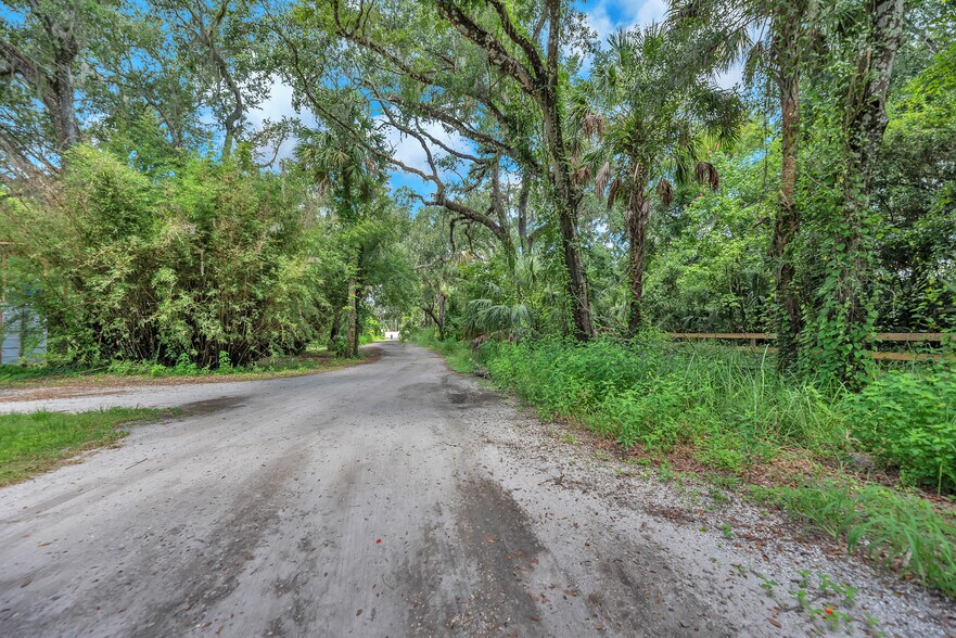 More Photos Of 4572 Alafia Canoe Trl, Valrico Storefront Retail Residential For Sale