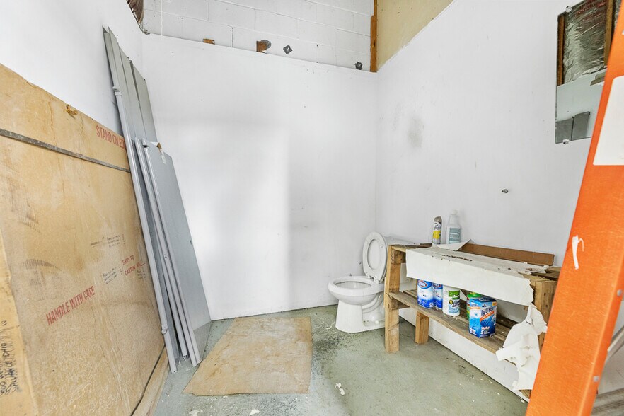 More Photos Of 14924 Beloit Snodes Rd, Beloit Manufacturing For Lease