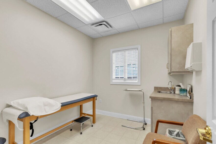 More Photos Of 2035 Valleygate Dr, Fayetteville Medical For Sale