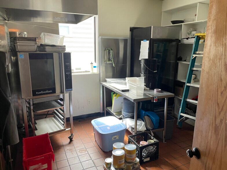 More Photos Of 3666-3672 Erie Ave, Cincinnati Restaurant For Lease