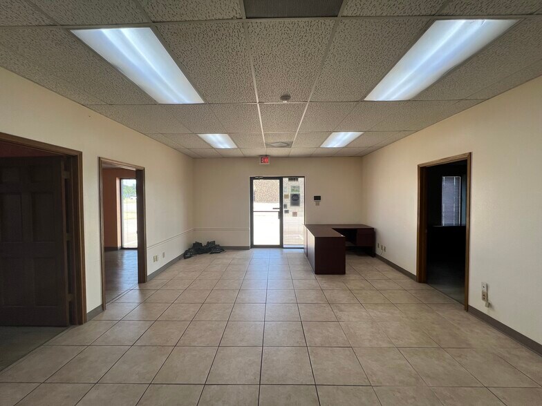 More Photos Of 1190 Explorer St, Duncanville Light Manufacturing For Sale