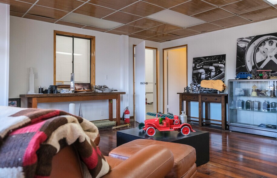 More Photos Of 724 Reddick St, Santa Barbara Warehouse For Sale