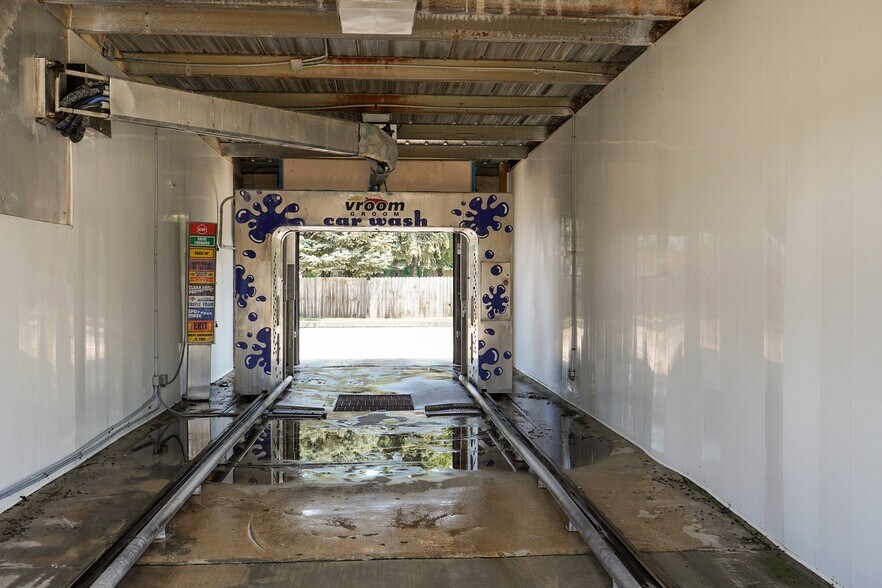 More Photos Of 2812 E Chestnut Expy, Springfield Carwash For Sale