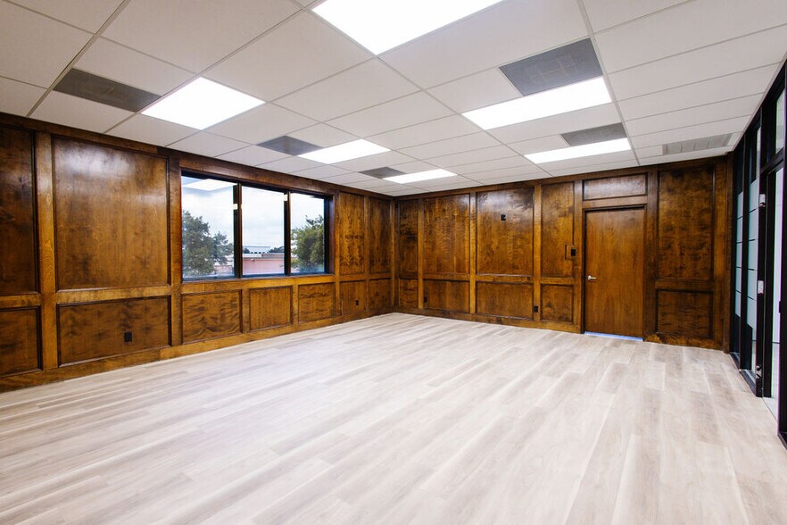 More Photos Of 8225 Westglen Dr, Houston Office For Sale