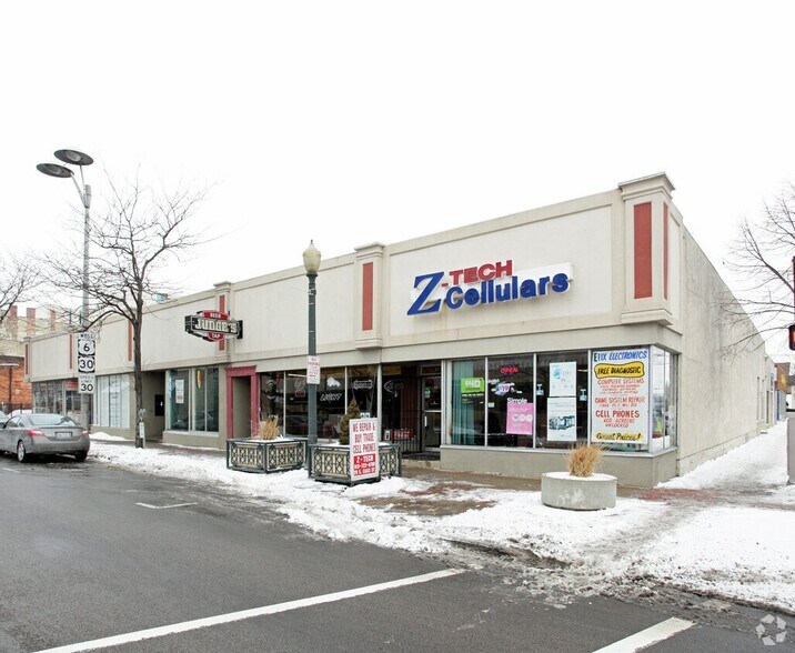 More Photos Of 27-31 E Cass St, Joliet Storefront For Lease