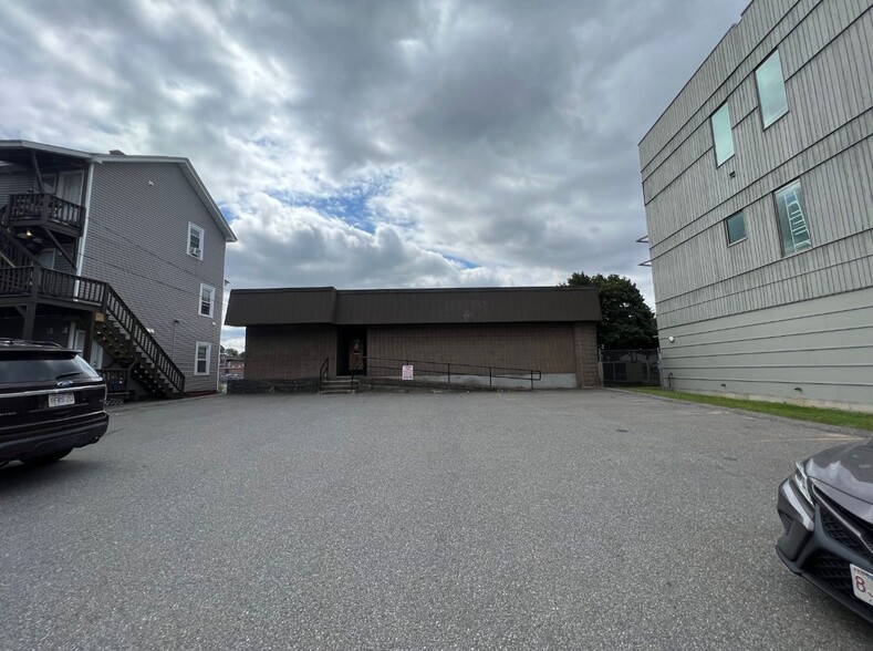 More Photos Of 462 Pleasant St, Worcester Warehouse For Lease