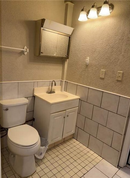 More Photos Of 208 SE Avenue 2 Ave, Atkins Office For Sale