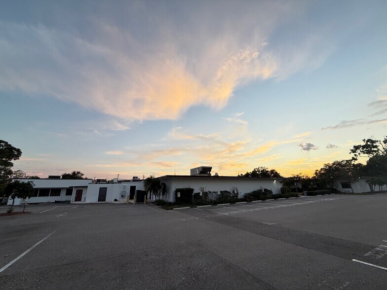 More Photos Of 4555 S Manhattan Ave, Tampa Hospital For Sale