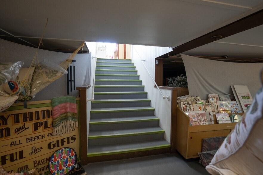 More Photos Of 433 Main St, Frankfort General Retail For Sale
