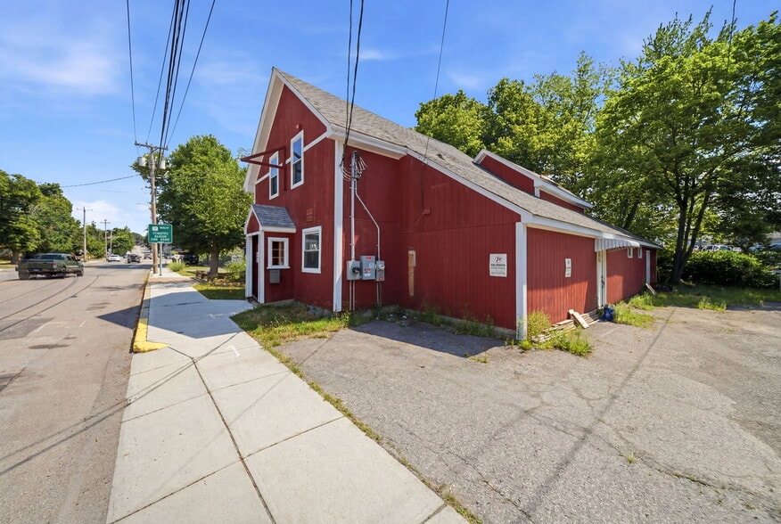 More Photos Of 335 N Washington St, North Attleboro Bar For Sale