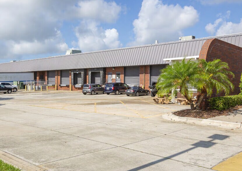 More Photos Of 11401 Belcher Rd, Largo Unknown For Lease