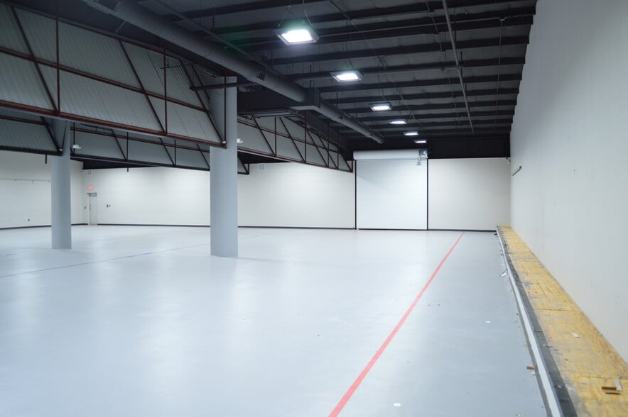 More Photos Of 8317 Gateway Ter, Oklahoma City Showroom For Sale