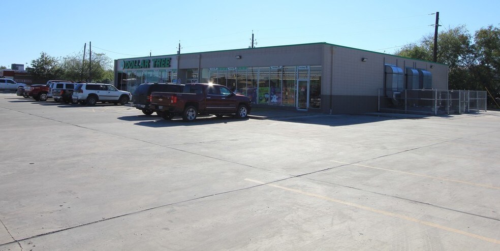 More Photos Of 3411 Leopard St, Corpus Christi Freestanding For Sale