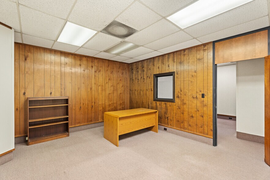 More Photos Of 1212 S Air Depot Blvd, Oklahoma City Office For Sale