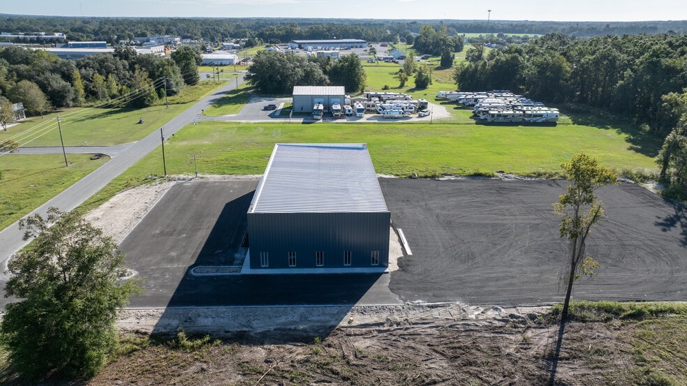 More Photos Of 372 SW Windswept Gln, Lake City Warehouse For Sale