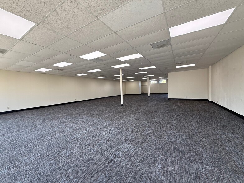 More Photos Of 4517-4525 Hollywood Blvd, Hollywood Storefront Retail Office For Lease