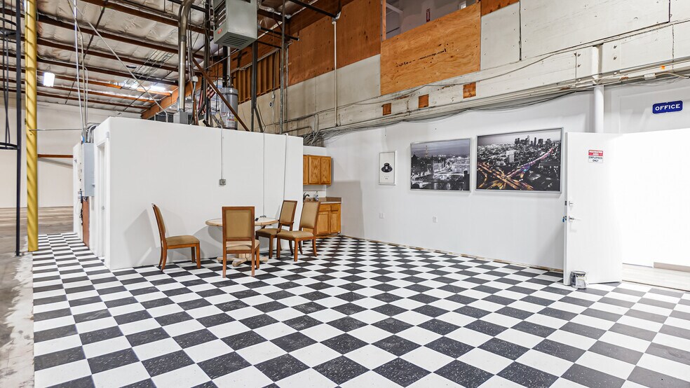 More Photos Of 8929 Oso Ave, Chatsworth Manufacturing For Lease