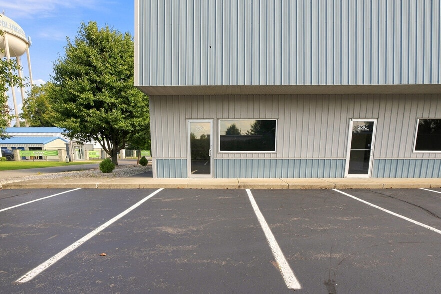 More Photos Of 2585 Eastwood Dr, Columbus Office For Lease