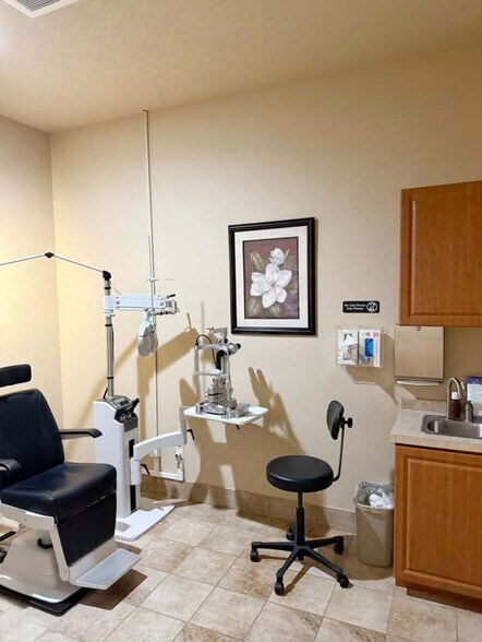 More Photos Of 22640 SE Stark St, Gresham Medical For Lease