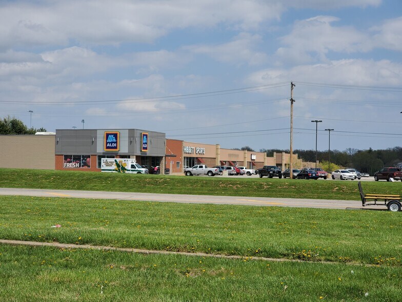 More Photos Of 895-975 W College St, Marshall Unknown For Lease