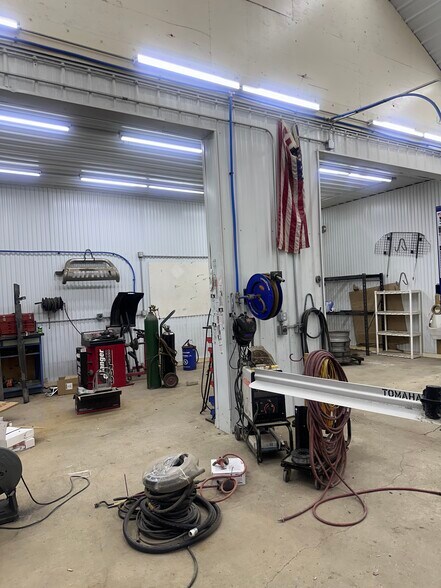 More Photos Of 601 E 10th St, Alton Warehouse For Sale