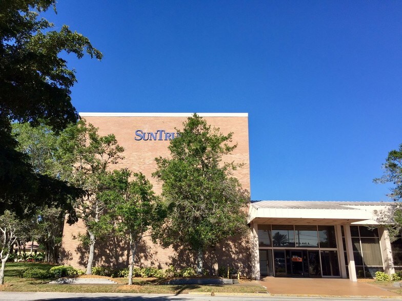 More Photos Of 200 Nokomis Ave S, Venice Office For Lease