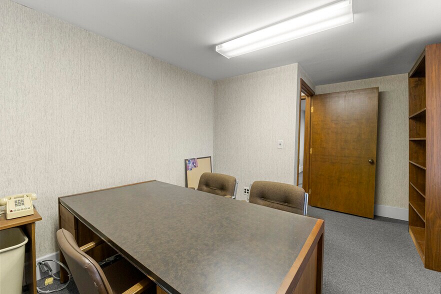 More Photos Of 6336 Fox Ave, Allen Park Office For Sale