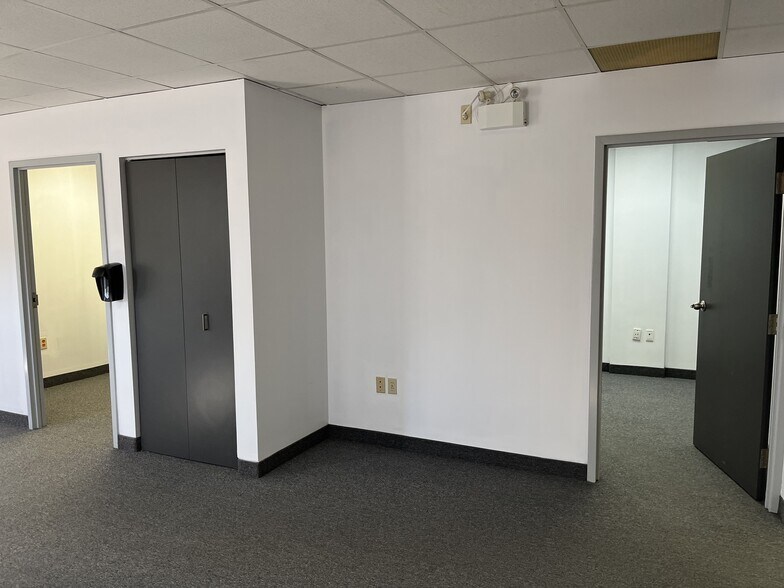 More Photos Of 209 Aerotech Dr, Enfield Office For Lease