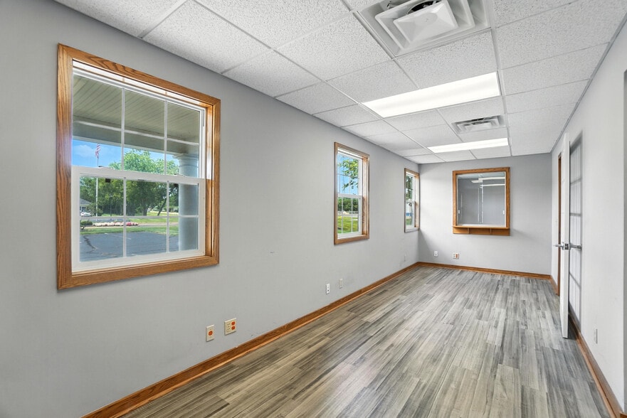 More Photos Of 675-681 Hopewell Dr, Heath Medical For Lease