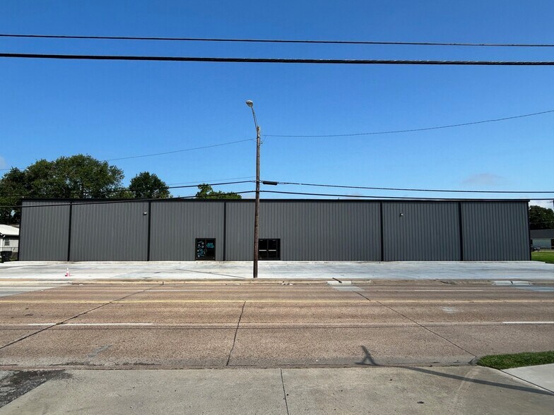 Primary Photo Of 708 Nederland Ave, Nederland Distribution For Lease