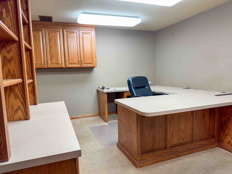 More Photos Of 3709 W Reno Ave, Oklahoma City Showroom For Lease