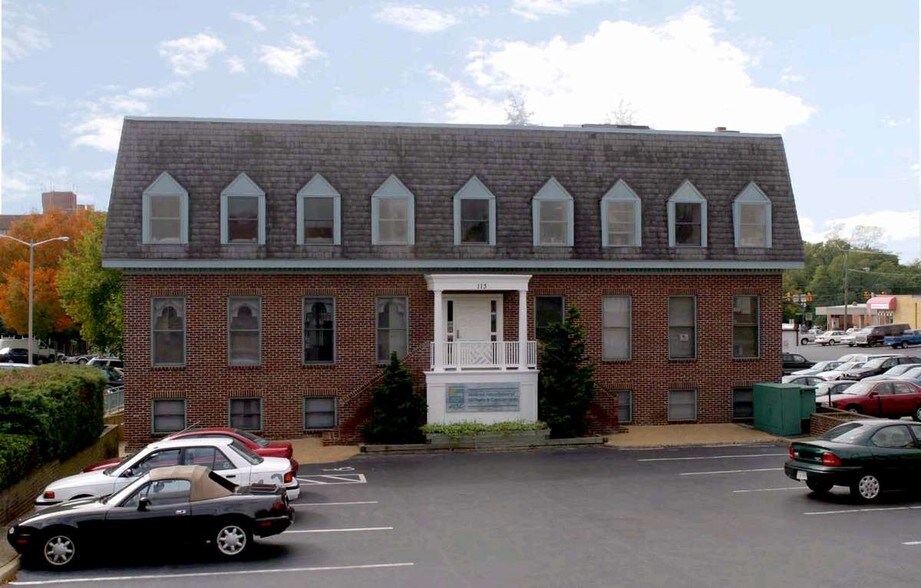 More Photos Of 113 Park Ave, Falls Church Office For Lease