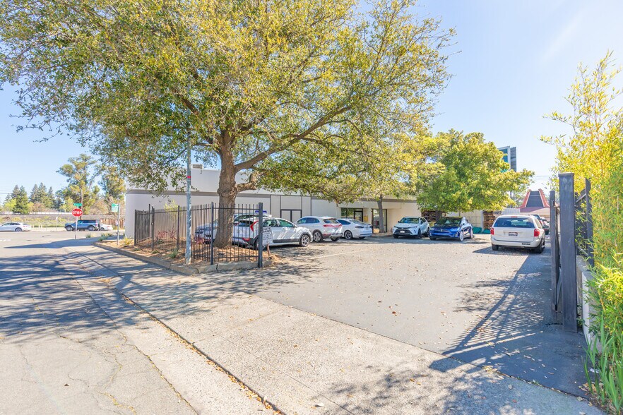 More Photos Of 6400 Elvas Ave, Sacramento Freestanding For Sale