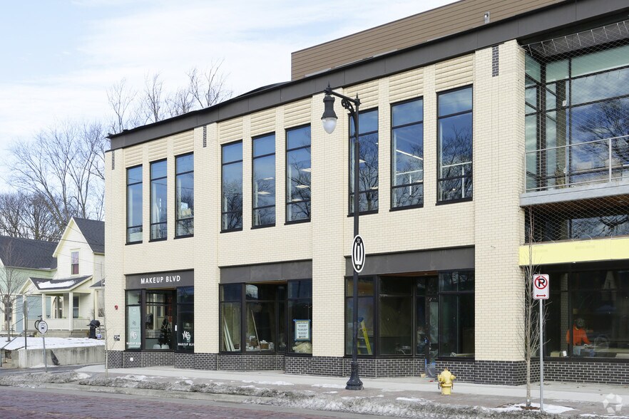 More Photos Of 1059 Wealthy St SE, Grand Rapids Apartments For Lease