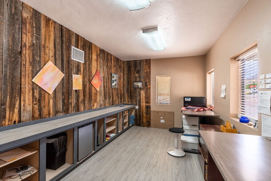 More Photos Of 402 W Royal Gorge Blvd, Canon City Freestanding For Sale