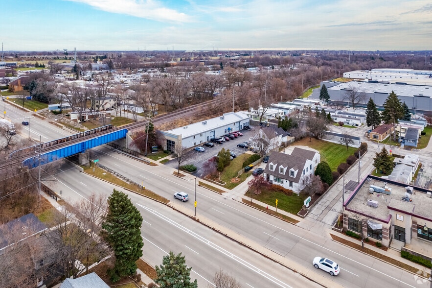 More Photos Of 10501-10503 W Greenfield Ave, Milwaukee Showroom For Sale