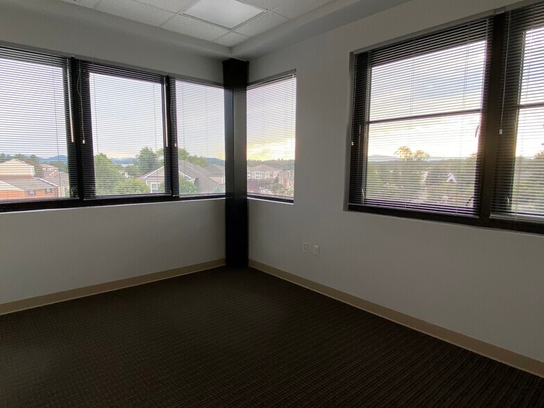 More Photos Of 943 Glenwood Station Ln, Charlottesville Medical For Lease