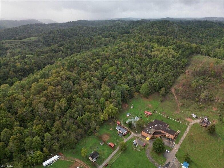 More Photos Of 66 Roosevelt St, Reedy Manufacturing For Sale