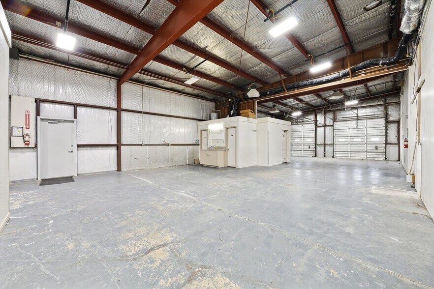 More Photos Of 8621 Hwy 6, Hitchcock Manufacturing For Sale