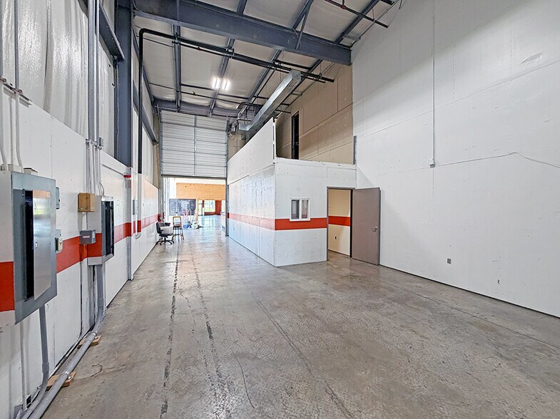 More Photos Of 205 N 44th St, Mount Vernon Showroom For Lease
