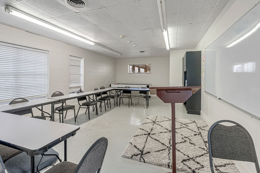 More Photos Of 906 Avenue A, Katy Schools For Sale