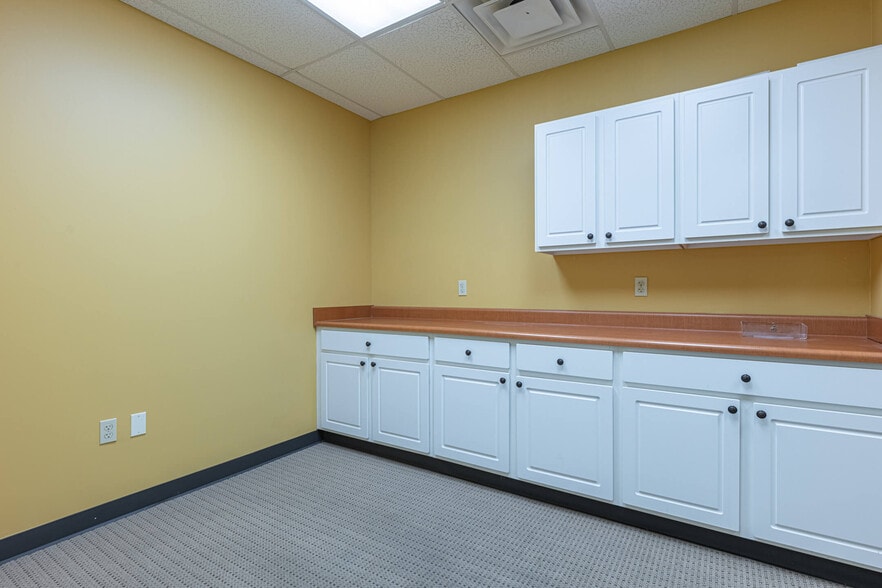 More Photos Of 3040-3050 S Kettering Blvd, Moraine Freestanding For Sale